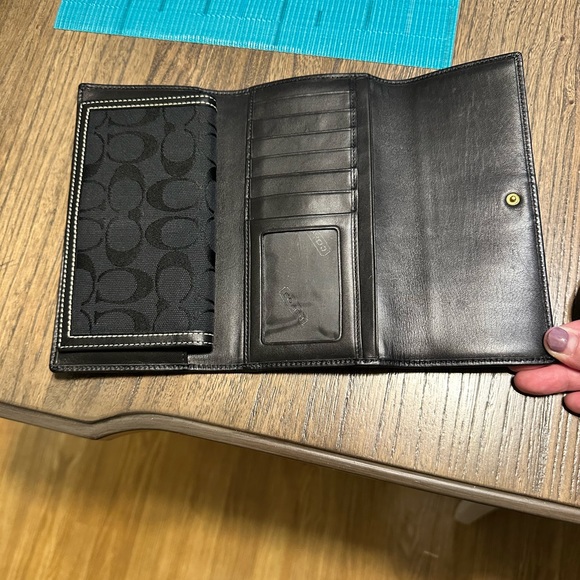 Coach Jacard snap wallet very nice condition - Picture 4 of 8